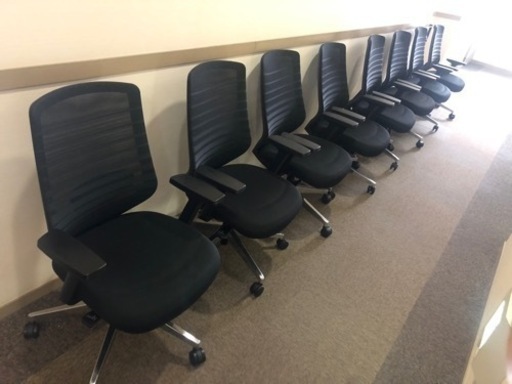 高級オフィスチェア全8脚あり❗️会議テーブルもあります。