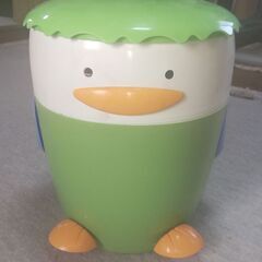 ペンギン(カッパ？)型　ペダル式　ゴミ箱