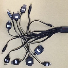 ケータイ充電用USBケーブル◆国内外12種類の端子に対応◆未使用品