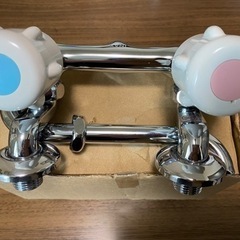 【新品】INAX バス・キッチン兼用水栓　壁付タイプ　2ハンドル...