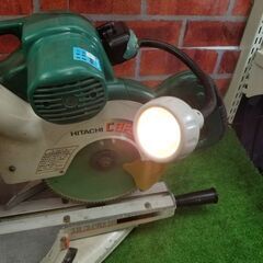 日立 C8FSA 卓上スライド丸ノコ ※コードに、集じん袋に補修有り【リライズ野田愛宕店】【店頭取引限定】【中古】管理番号：ITKD50BDX70B