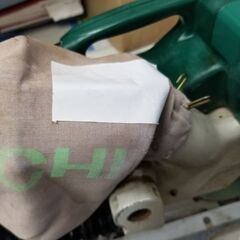 日立 C8FSA 卓上スライド丸ノコ ※コードに、集じん袋に補修有り【リライズ野田愛宕店】【店頭取引限定】【中古】管理番号：ITKD50BDX70B