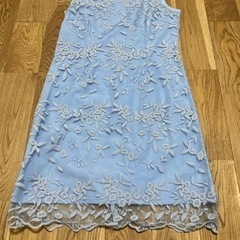 花柄の青いドレス