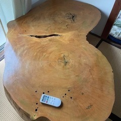 大きくてハートの形  厚い座卓テーブル