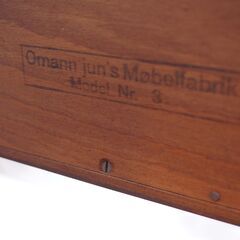 北欧デンマーク/Omann Jun社の Gunni Omann(グンニ・オマーン)デザイン Model.3 チーク材 サイドボードです。 存在感ありながら優しいフォルムのリビングボード。店舗什器にも♪CA119