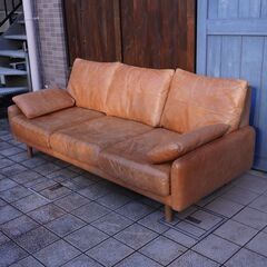 unico(ウニコ)のVINT(ヴィント）レザー 3人掛けソファーです。しなやかでしっとりとした触り心地が魅力の天然皮革を使用したシンプルでモダンなトリプルソファーです♪男前インテリアに！②CA124