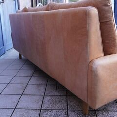 unico(ウニコ)のVINT(ヴィント）レザー 3人掛けソファーです。しなやかでしっとりとした触り心地が魅力の天然皮革を使用したシンプルでモダンなトリプルソファーです♪男前インテリアに！②CA124