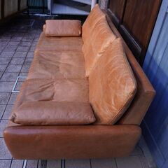 unico(ウニコ)のVINT(ヴィント）レザー 3人掛けソファーです。しなやかでしっとりとした触り心地が魅力の天然皮革を使用したシンプルでモダンなトリプルソファーです♪男前インテリアに！②CA124