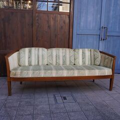 アメリカの高級家具ブランドDREXEL HERITAGE(ドレクセルヘリテイジ)のマホガニー材を使用したUpholstery(アップホルスタリー) 3Pソファー。クラシックなトリプルソファ。CA125