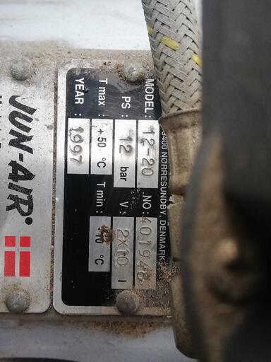 静音給油式エアコンプレッサJUN-AIR 12-20