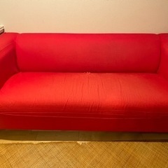 IKEAソファー（Klippan, クリッパン、赤色とアイボリー...