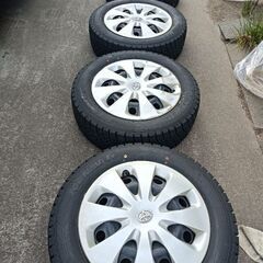 【美品】アクア　スタッドレスタイヤ　175/65A15 84Q