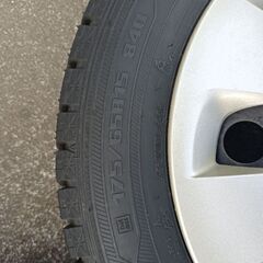 【美品】アクア　スタッドレスタイヤ　175/65A15 84Q