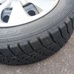 【美品】アクア　スタッドレスタイヤ　175/65A15 84Q