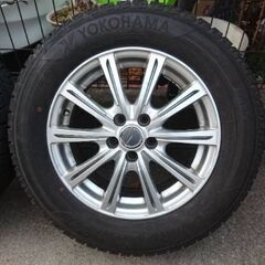 スタッドレス スノータイヤ プリウス 2017年製
