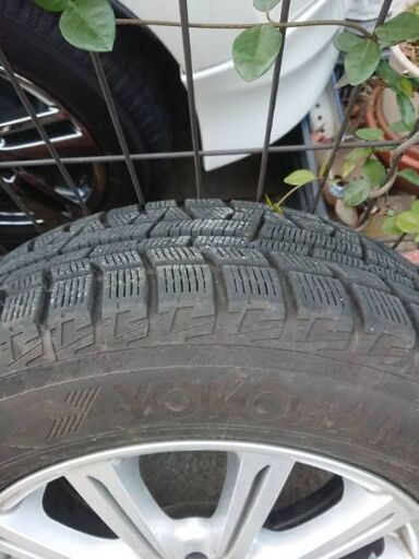 スタッドレス スノータイヤ プリウス 2017年製