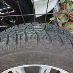 スタッドレス スノータイヤ プリウス 2017年製