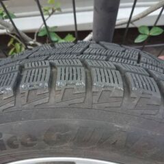 スタッドレス スノータイヤ プリウス 2017年製