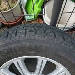 スタッドレス スノータイヤ プリウス 2017年製