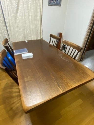 ナガノインテリアのダイニングテーブルと椅子