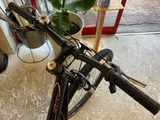 GT AVALANCHE 3.0 ディスクブレーキ】Mサイズ 24段変速 マウンテン