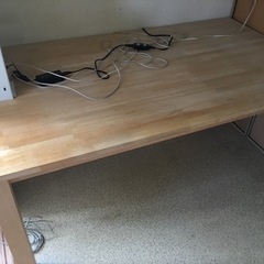 木製テーブル、現在取引中。