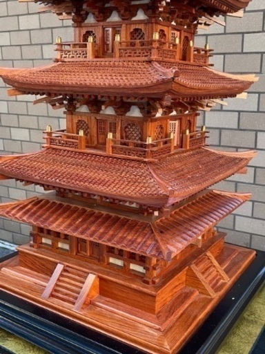 ☆お値下げしました‼️逸品 貴重 希少 細密木造細工 法隆寺五重塔 仏教美術屋久杉花梨床飾仏塔宝塔寺社仏閣庭園置物縁起物オブジェ美術工芸品 ☆台座・ガラスケース付 お値下げ可‼️