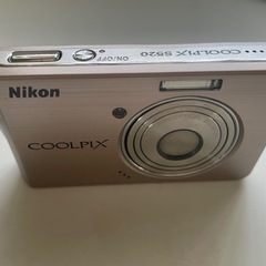 デジタルカメラ　NICON COOLPIX S520 ライトブロンズ