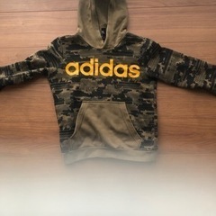 【ネット決済】adidasのパーカー　140デス