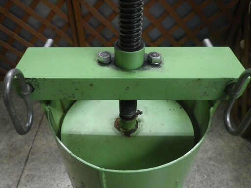 野菜絞り機　餃子絞り機　業務用 □配達可□業務用 餃子絞り器（野菜絞り器) 鉄製 厨房