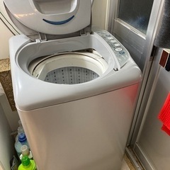 【引き取り先決定】Sanyo 洗濯機 4.2kg (2007年製...