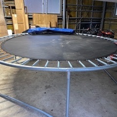 大型トランポリン　直径約3メートル　鉄製