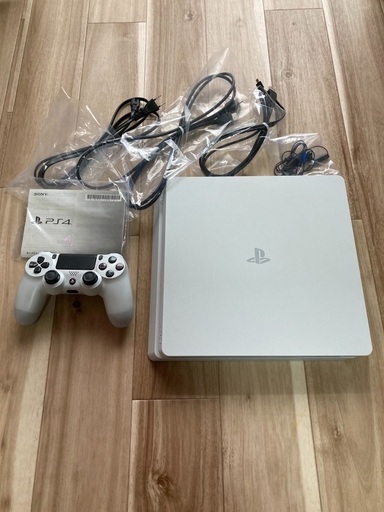 PlayStation®4 グレイシャー・ホワイト 500GB CUH-2100AB02