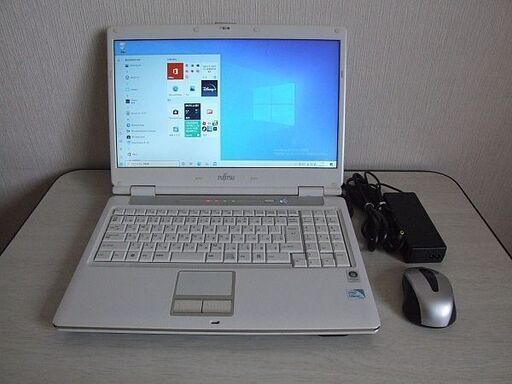Fujitsu FMV-BIBLO NF/D40 ノートパソコン　(a185)