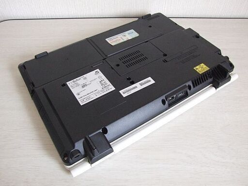 Fujitsu FMV-BIBLO NF/D40 ノートパソコン　(a185)