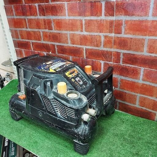 MAX AK-HL1230E2 エアーコンプレッサー【リライズ野田愛宕店】【店頭取引限定】【ジャンク(エアーが溜まらない・常圧口が1個使えない為）】【管理番号：ITFK4WRJWLUS】 MAX AK-HL1230E2 エアーコンプレッサー【リライズ野田愛宕店】【店頭