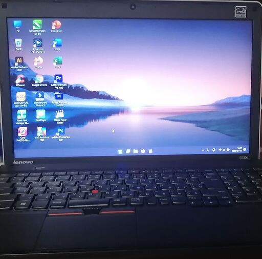 Lenovoノートパソコン i3（中古）、4GBメモリ、SSD240GB、15.6画面、Intel HD4000、HDMI、Usb 3.0、Bluetooth, Windows11, Office2021,Indesign2021, AdobePremiere2020, Illustrator2021