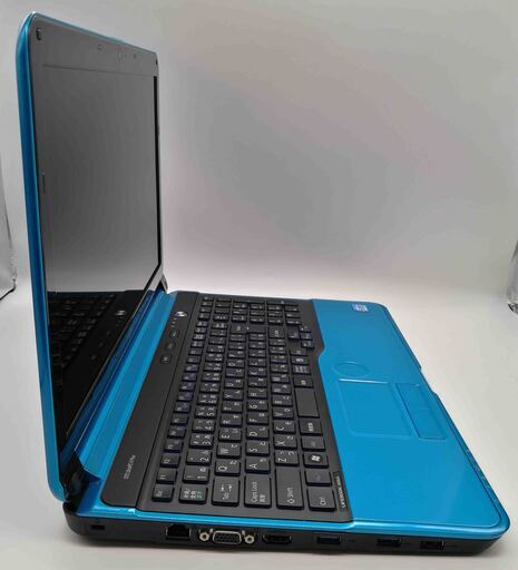 富士通ノートブック i7（中古）、8GBのメモリ、SSD240GB、15.6画面、Intel HDグラフィックス、HDMI、Usb 3.0、Windows11,Illustrator2021,AdobePremiere2020,Indesign2021,Office2021,Corel2021等.