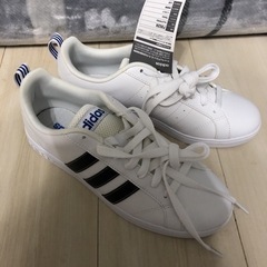 新品　adidas スニーカー　24.5