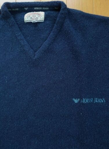 【ARMANI JEANS】イタリア製Ｖネックセーター紺ロゴ刺繍