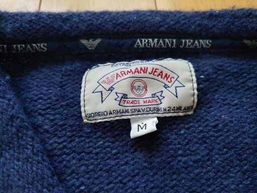 【ARMANI JEANS】イタリア製Ｖネックセーター紺ロゴ刺繍