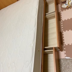 ダブルベッド　フレームのみ