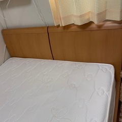 ダブルベッド　フレームのみ