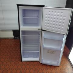 ID 995184　冷蔵庫　２ドア　アズマ136L　パッキンシミ有　２０１９年製　MR-ST136A ID 995184 冷蔵庫 2ドア アズマ136L パッキンシミ有 2019年製 MR