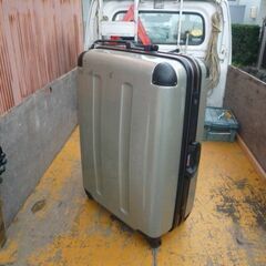 旅行＆ビジネスに最適な大きなスーツケース！