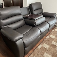 【ニトリ】電動リクライニングソファー　テーブル付3人掛け  合成皮革  ダークブラウン