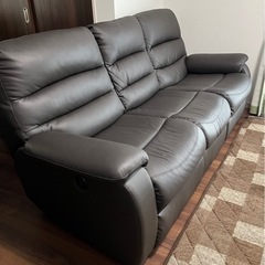 【ニトリ】電動リクライニングソファー　テーブル付3人掛け  合成皮革  ダークブラウン