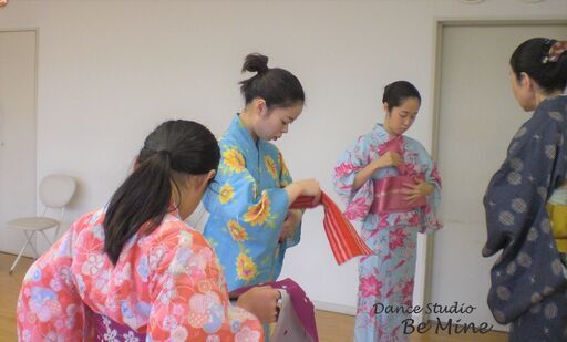 一人で着物が着られるようになり 優雅な立ち居振る舞いや礼儀が身につきます Be Mine 桃谷の日本舞踊の生徒募集 教室 スクールの広告掲示板 ジモティー