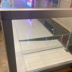 中古ガラスショーケース　アクセサリーケース　ほぼ未使用　2段式　ステンレス　店舗　業務用　什器　飲食店　アパレル　お洒落な部屋