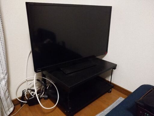 TOSHIBA　REGZA　32Ｖ型テレビ（テレビ台付）